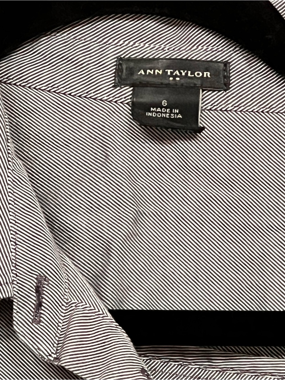 Ann Taylor Women’s Gray Long-Sleeve Button-Down Shirt - Picture 2 of 2